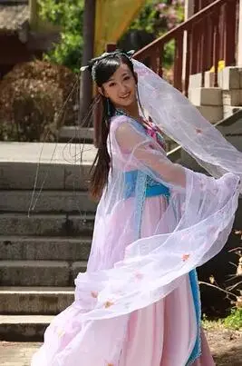 《穿越时空之灵格格》影评：古装版青春<摇滚激情>，谁说格格不能玩转现代音乐梦！